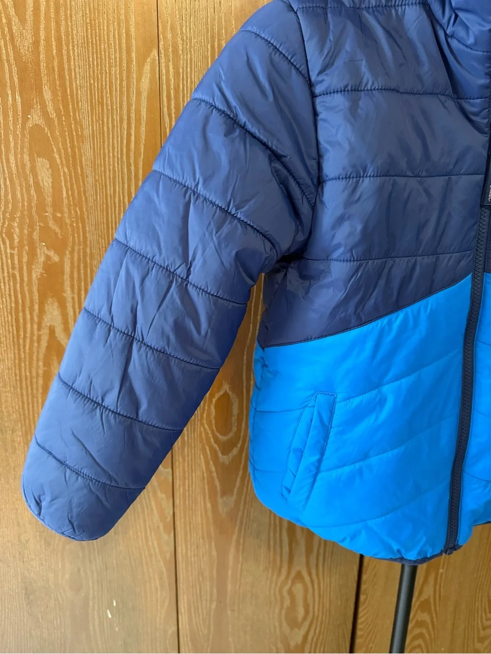 Eddie Bauer reversible Kids Hooded Puffer Jacket in Dark Blue & Bright Blue
